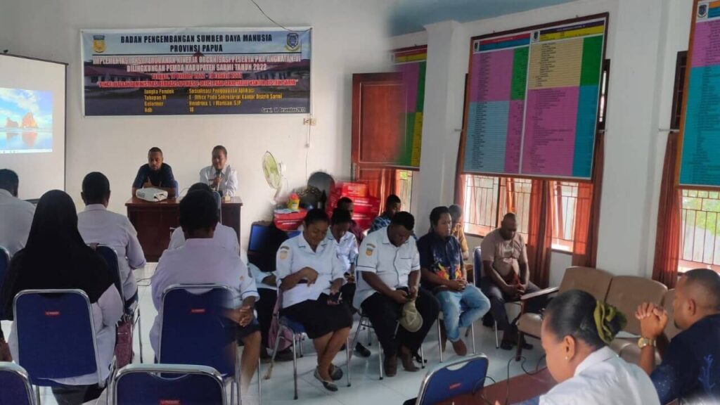 Sosialisasi Penggunaan Aplikasi E Office pada Sekretariat Kantor Distrik Sarmi Kabupaten Sarmi Papua